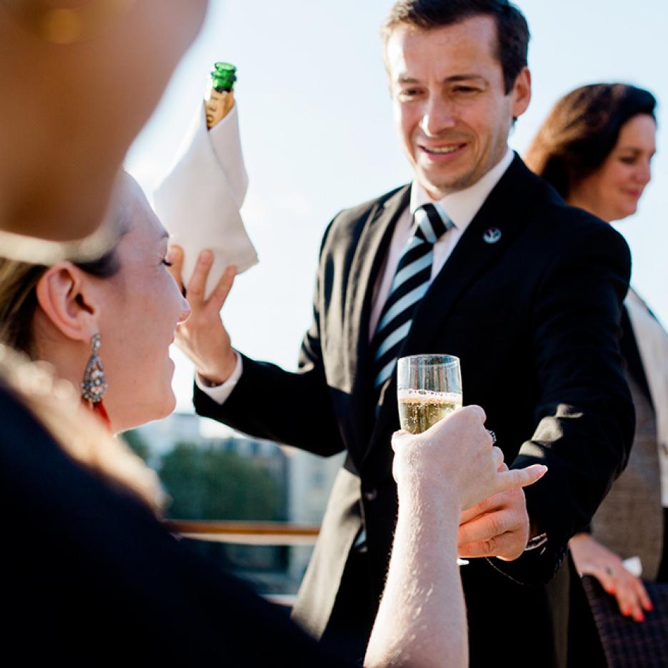 serveur-prestige-unique