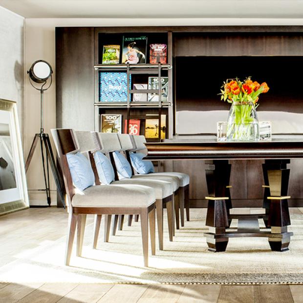 table-massive-et-quatre-chaises