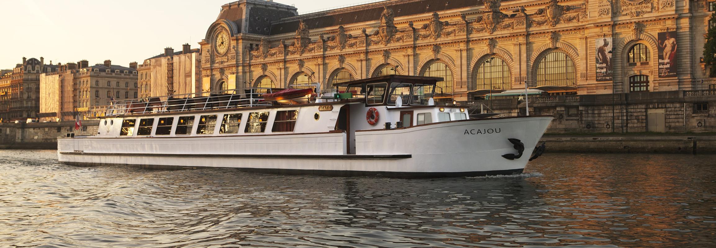 vue-des-quais-coucher-de-soleil-yacht