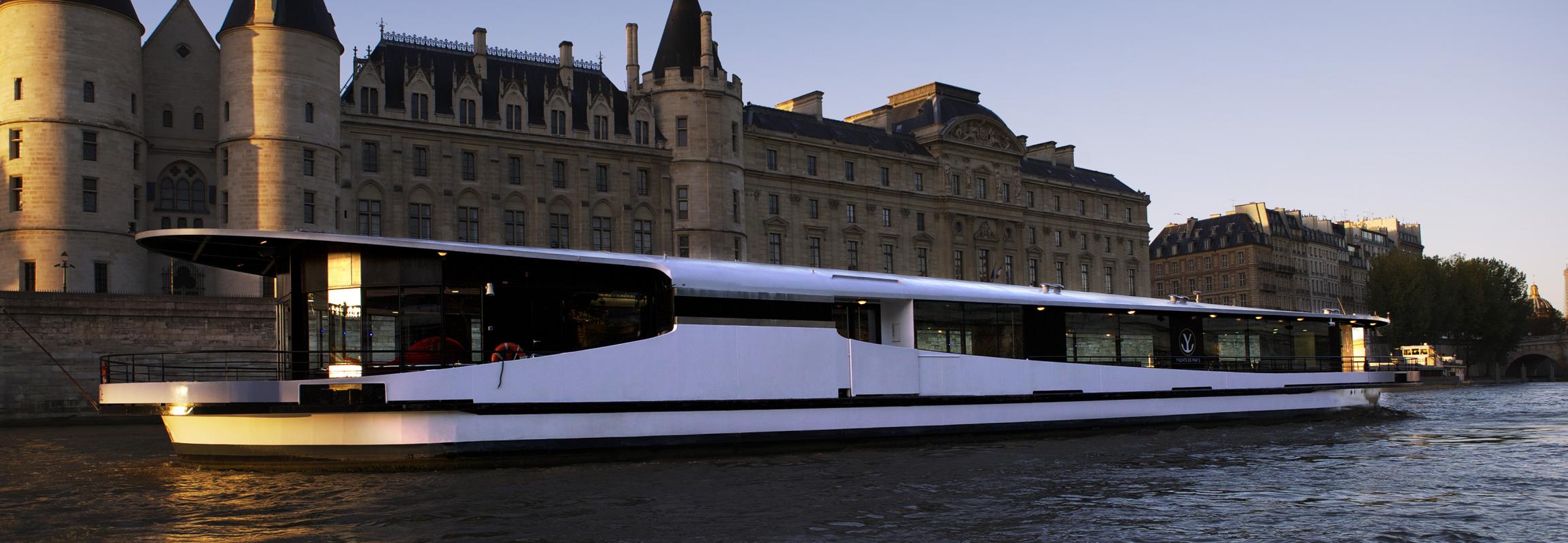 soleil-levant-yacht-au-matin