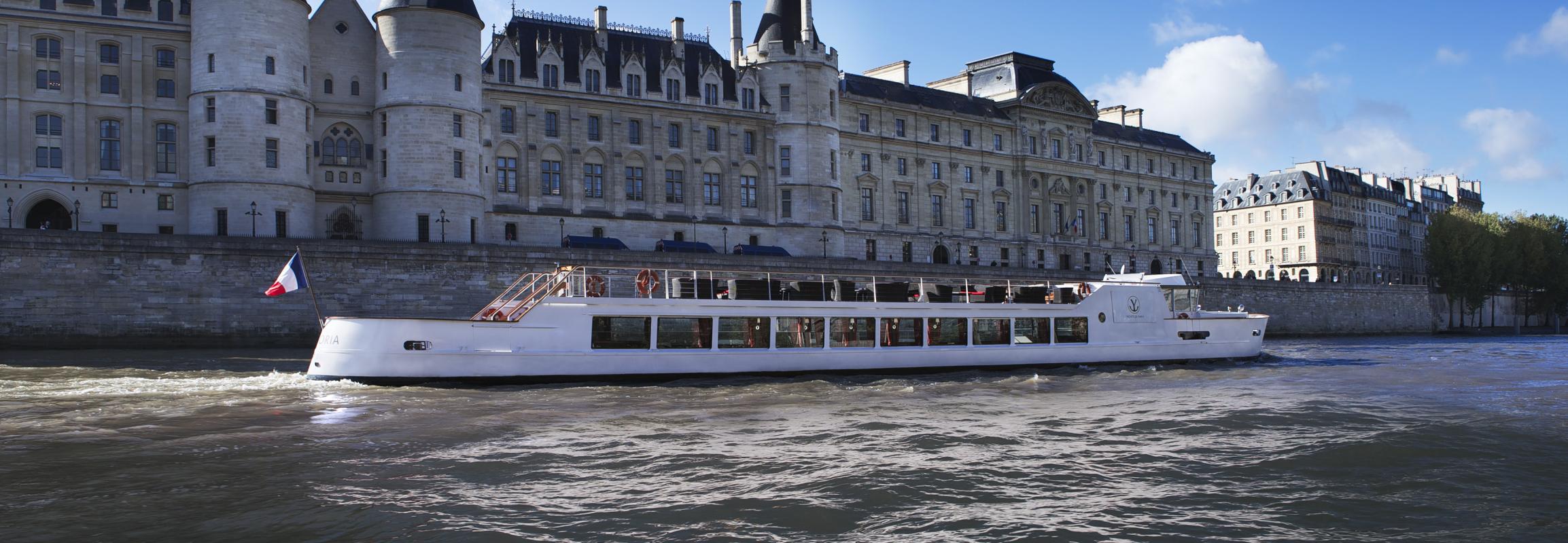 yacht-sur-la-seine-croisiere